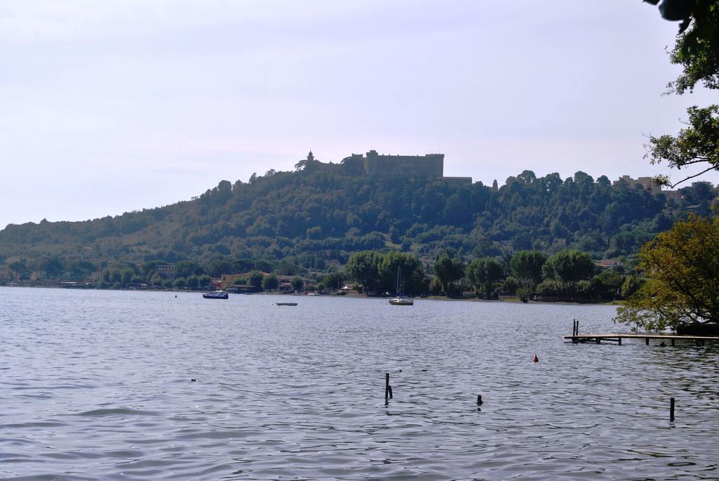The Lake Chalet Bracciano  Bagian luar foto